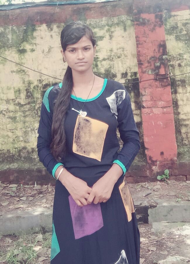 Parbati Bhuyia Age 17 Kolkata Station