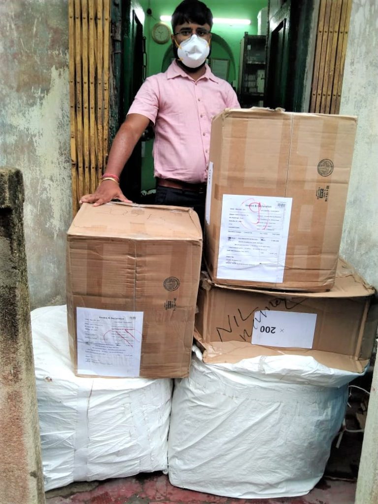 Il farmacista di Calcutta Rescue Shantanu ha detto: "Siamo profondamente grati per questa donazione tempestiv.